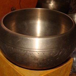 handmade-carving-singinb-bowls-07