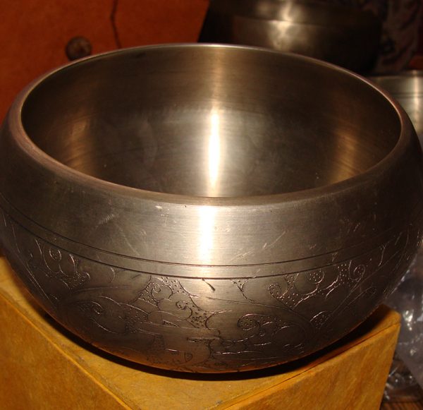 handmade-carving-singinb-bowls-07